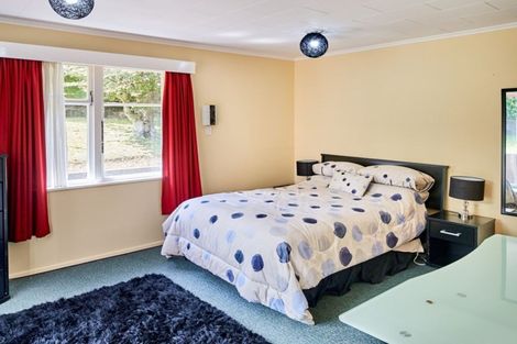 Photo of property in 73 Taylor Terrace, Tawa, Wellington, 5028