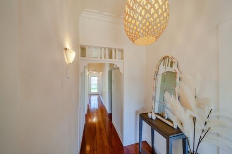 Photo of property in 1001 Caroline Road, Mayfair, Hastings, 4122