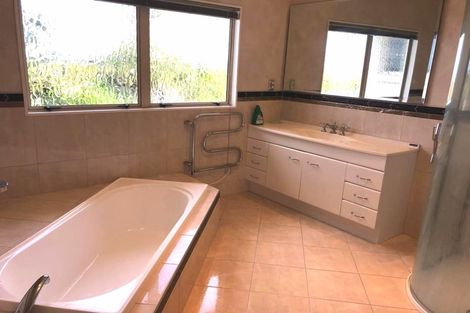 Photo of property in 23 Lansell Drive, East Tamaki Heights, Auckland, 2016