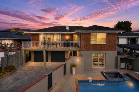 Photo of property in 5 Tanoa Place, Glendene, Auckland, 0602