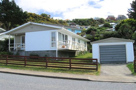 Photo of property in 5 Liddel Grove, Island Bay, Wellington, 6023