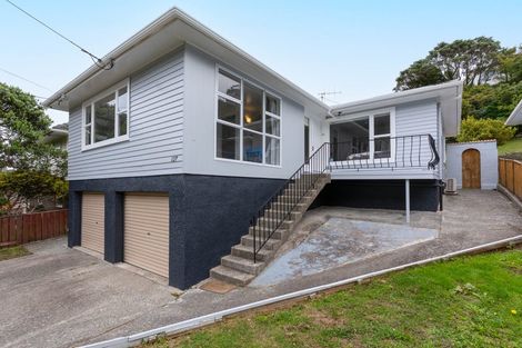 Photo of property in 127 Parkvale Road, Karori, Wellington, 6012