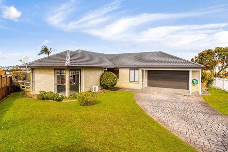 Photo of property in 4 Marlin Street, West Harbour, Auckland, 0618