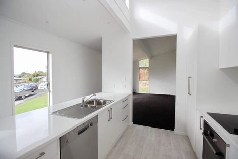 Photo of property in 16 Celeste Place, Totara Vale, Auckland, 0627