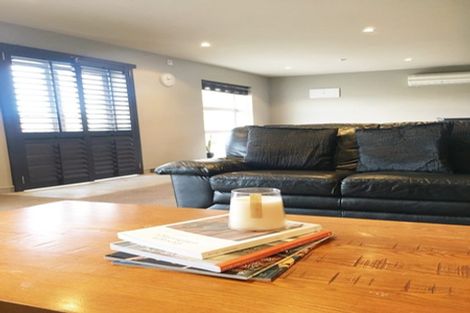 Photo of property in 1/2 Manor Place, Dunedin Central, Dunedin, 9016