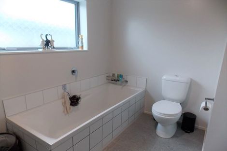 Photo of property in 35 Havana Rise, Grenada Village, Wellington, 6037