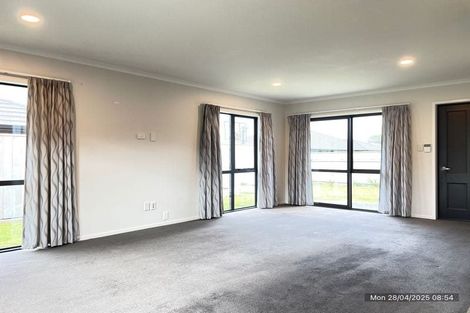 Photo of property in 58 Sunstone Crescent, Brown Owl, Upper Hutt, 5018