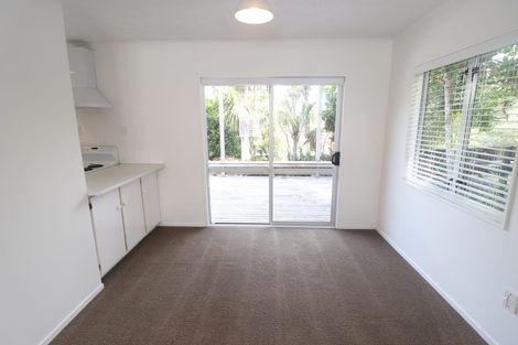 Photo of property in 19 Rehia Road, Massey, Auckland, 0614