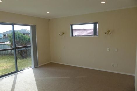 Photo of property in 10 Cabbage Tree Grove, Woodridge, Wellington, 6037