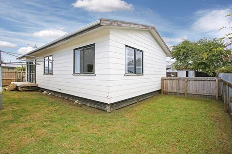 Photo of property in 2/8 Freyberg Crescent, Pukekohe, 2120