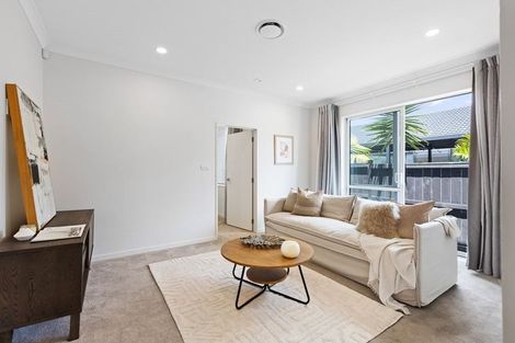 Photo of property in 9 Walter Ruddock Avenue, Kumeu, 0810