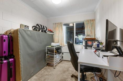 Photo of property in 82 Pioneer Road, Moturoa, New Plymouth, 4310