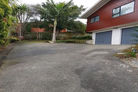 Photo of property in 2/15 Witheford Drive, Bayview, Auckland, 0629