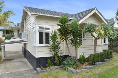 Photo of property in 8 Seaview Road, Whangarei, 0110