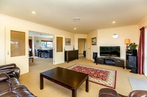 Photo of property in 10 Horizon Heights, Whalers Gate, New Plymouth, 4310