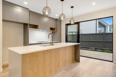 Photo of property in 10 Babos Avenue, Kumeu, 0810