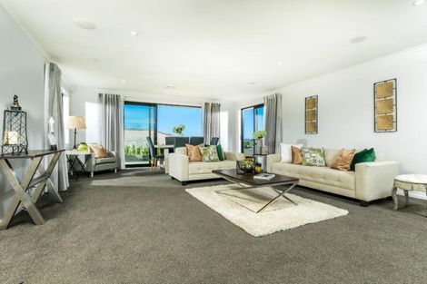 Photo of property in 2 Ruth Craig Place, Stanmore Bay, Whangaparaoa, 0932