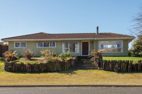 Photo of property in 16 Kenrigg Road East, Kinloch, Taupo, 3377