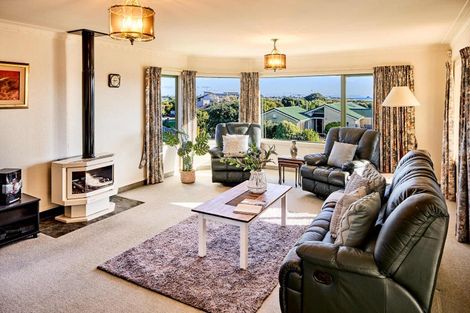 Photo of property in 11 Major Durie Place, Waikanae Beach, Waikanae, 5036