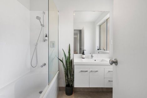 Photo of property in 6a Kotahi Road, Mount Wellington, Auckland, 1062