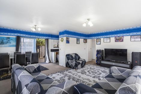 Photo of property in 2/11 Bluewater Place, Wattle Downs, Auckland, 2103