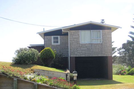 Photo of property in 215 Seaforth Road, Waihi Beach, 3611