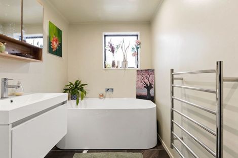 Photo of property in 15 Taniwha Street, Frankton, Hamilton, 3204