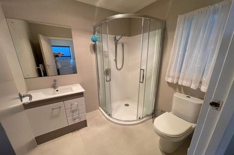 Photo of property in 10a Second Avenue, Stanley Point, Auckland, 0624