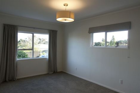 Photo of property in 1/1 Kaihu Street, Northcote, Auckland, 0627