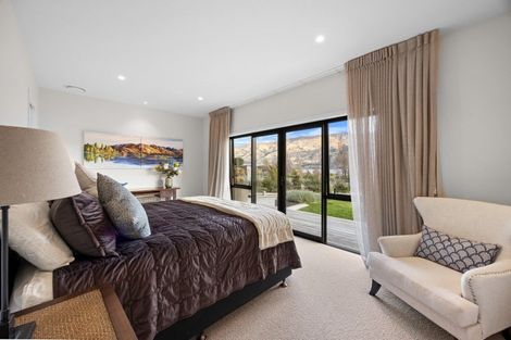 Photo of property in 5 Valley Crescent, Wanaka, 9305