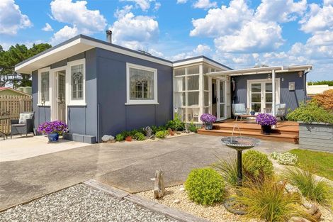 Photo of property in 32 Chamberlain Avenue, Amberley, 7481