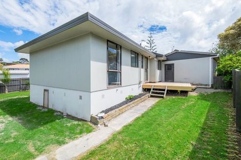 Photo of property in 28 Devonshire Road, Unsworth Heights, Auckland, 0632