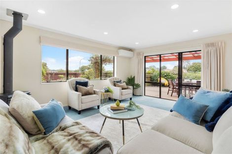 Photo of property in 14 West Fairway, Golflands, Auckland, 2013