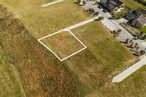 Photo of property in 28 Cunninghams Drive, Jacks Point, Queenstown, 9371