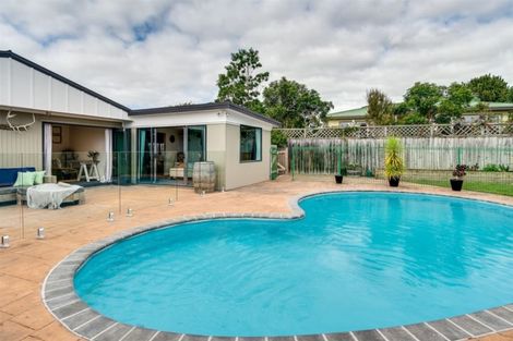Photo of property in 15 Carl Avenue, Havelock North, 4130