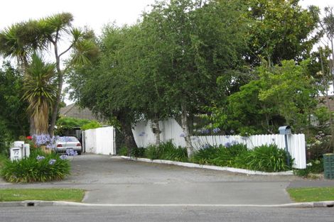 Photo of property in 70 Niven Street, Avondale, Christchurch, 8061