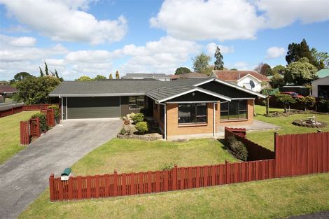 Photo of property in 1 Sunshine Place, Papakura, 2110