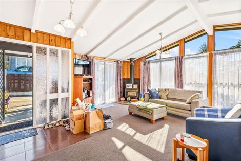 Photo of property in 5 Kemp Road, Massey, Auckland, 0614