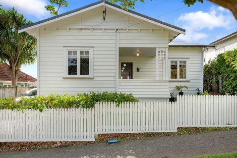 Photo of property in 8 Puriri Street, Helensville, 0800