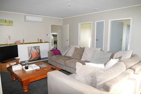 Photo of property in 18a Titoki Road, Waikanae Beach, Waikanae, 5036
