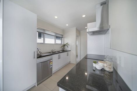 Photo of property in 55 Paparoa Road, Cockle Bay, Auckland, 2014