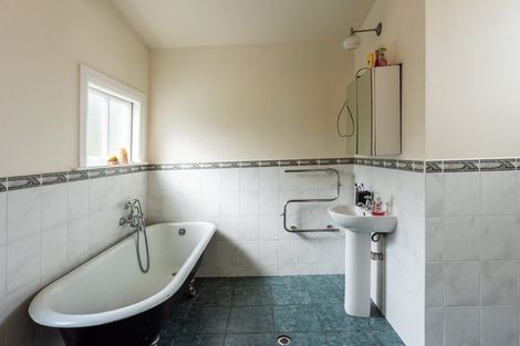 Photo of property in 84 Kilbirnie Crescent, Kilbirnie, Wellington, 6022