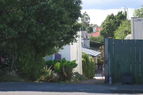 Photo of property in 3213 Great North Road, New Lynn, Auckland, 0600