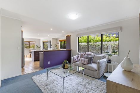 Photo of property in 14 West Fairway, Golflands, Auckland, 2013