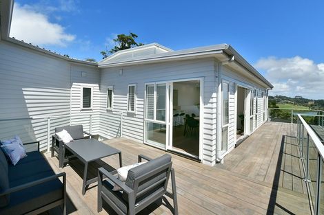 Photo of property in 299 Whangaparaoa Road, Red Beach, 0932