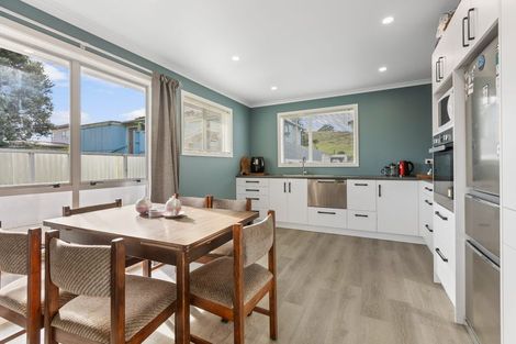 Photo of property in 82 Pioneer Road, Moturoa, New Plymouth, 4310