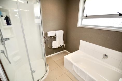 Photo of property in 28 Mcvie Road, Huntly, 3700