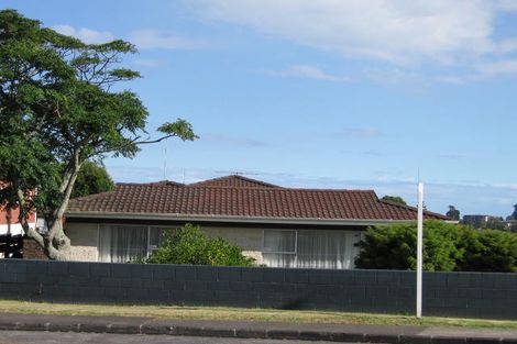 Photo of property in 3/92 Golf Road, New Lynn, Auckland, 0600