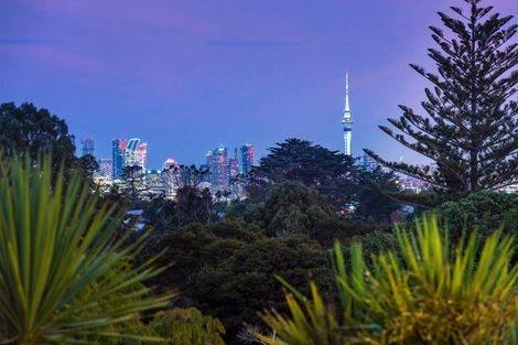 Photo of property in 11 City View Terrace, Birkenhead, Auckland, 0626