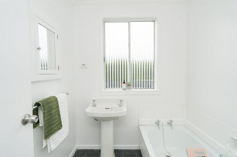 Photo of property in 20 Robert Street, Otatara, Invercargill, 9879